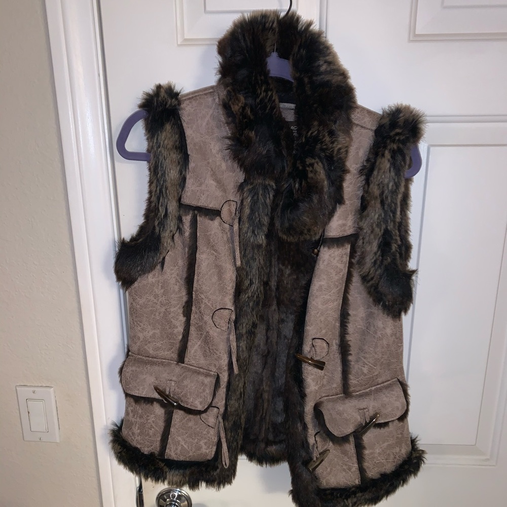 Julia Roma Vest